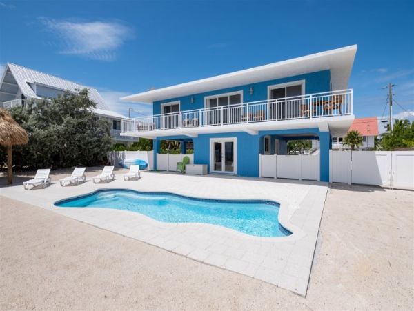 Value Oceanfront 3 Bedroom Pool Home Sleeps 10 in Islamorada
