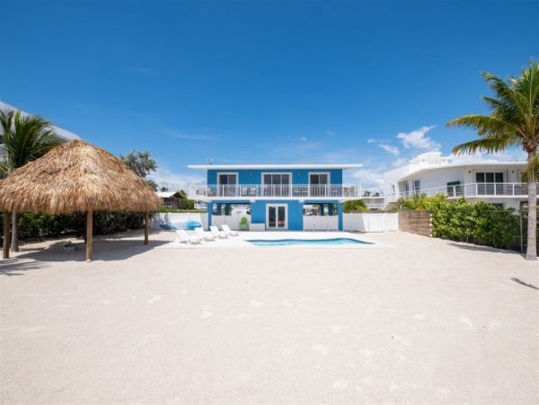 Value Oceanfront 3 Bedroom Pool Home Sleeps 10 in Islamorada