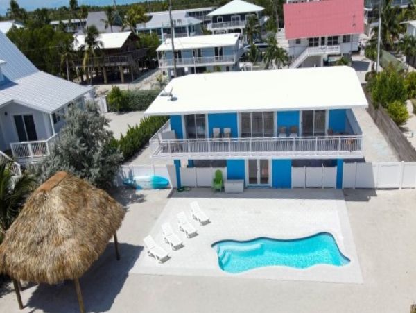 Value Oceanfront 3 Bedroom Pool Home Sleeps 10 in Islamorada