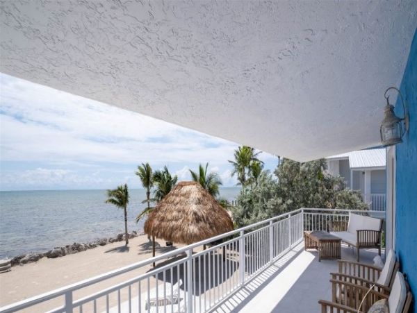 Value Oceanfront 3 Bedroom Pool Home Sleeps 10 in Islamorada