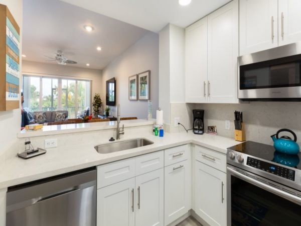 Three Bedroom Vacation Rental Beach Condo in Key Largo
