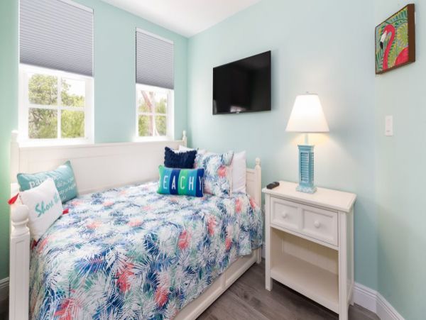 Three Bedroom Vacation Rental Beach Condo in Key Largo