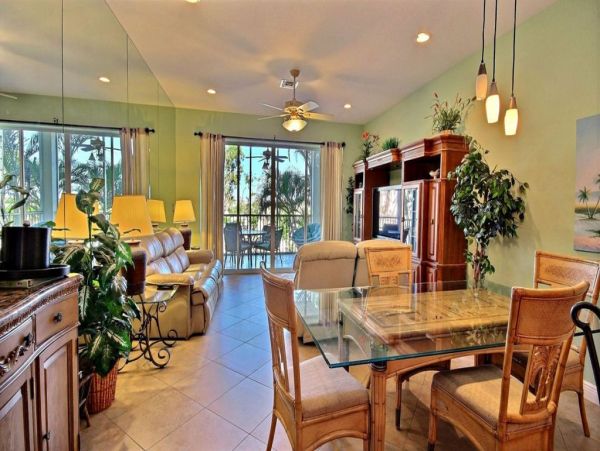 3 Story Townhouse with Marina Views and Steps to Pool & Spa