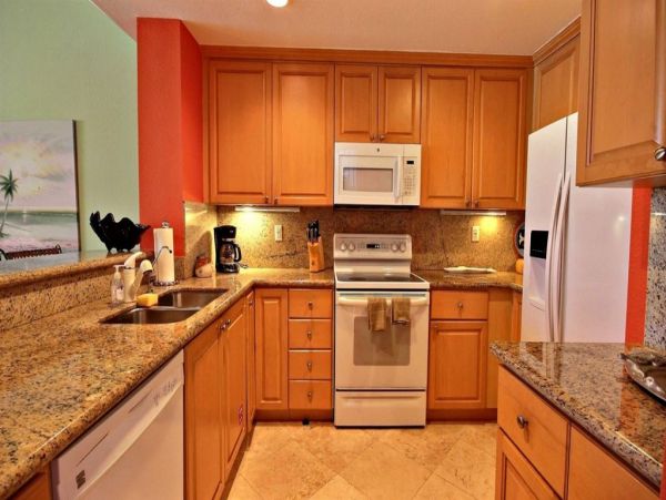 3 Story Townhouse with Marina Views and Steps to Pool & Spa