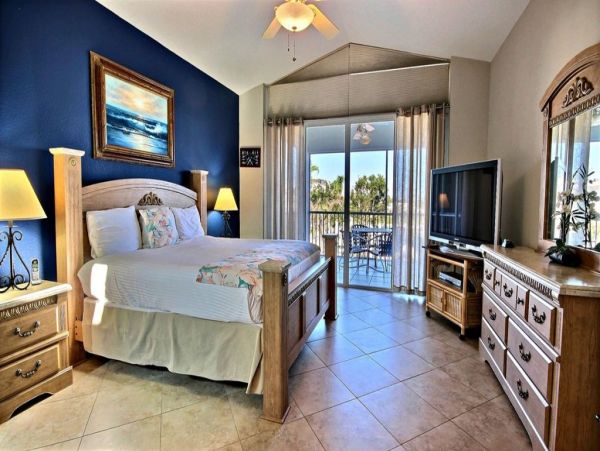 3 Story Townhouse with Marina Views and Steps to Pool & Spa