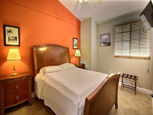 3 Story Townhouse with Marina Views and Steps to Pool & Spa