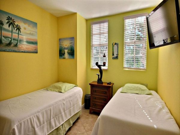 3 Story Townhouse with Marina Views and Steps to Pool & Spa