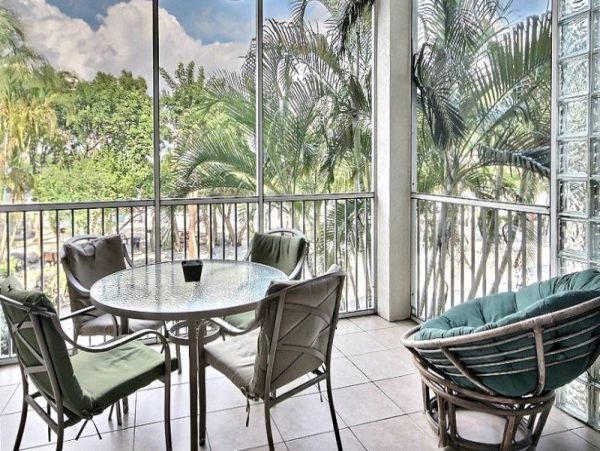 3 Story Townhouse with Marina Views and Steps to Pool & Spa