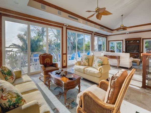 3 Story Townhouse with Marina Views and Steps to Pool & Spa