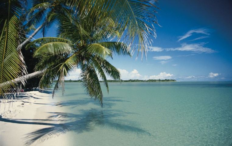 Key Colony Vacation Home Sleeps 6 Guests Short Walk to Beach
