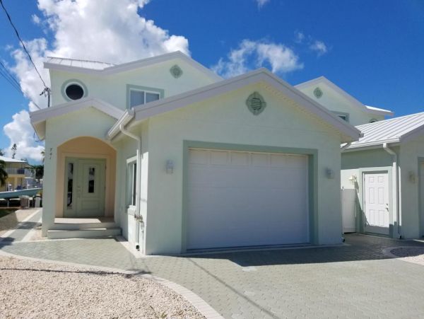 Canal Front 3 Bedroom Home Sleeps 8 Guests Key Colony Beach