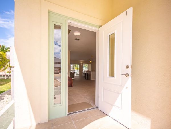 Canal Front 3 Bedroom Home Sleeps 8 Guests Key Colony Beach