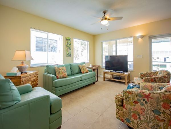 Canal Front 3 Bedroom Home Sleeps 8 Guests Key Colony Beach