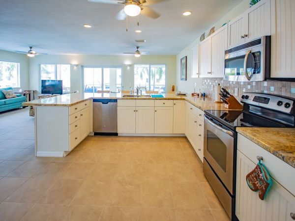 Canal Front 3 Bedroom Home Sleeps 8 Guests Key Colony Beach