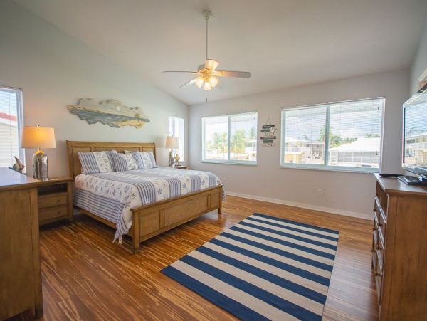Canal Front 3 Bedroom Home Sleeps 8 Guests Key Colony Beach