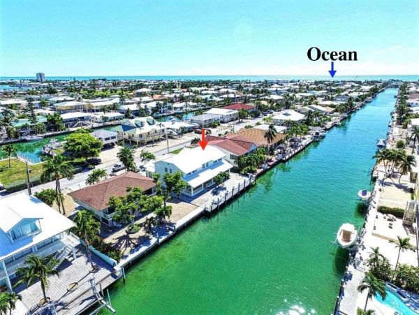 Canal Front 3 Bedroom Home Sleeps 8 Guests Key Colony Beach