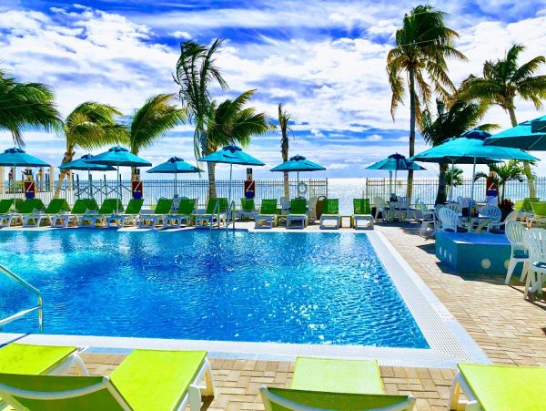 Canal Front 3 Bedroom Home Sleeps 8 Guests Key Colony Beach