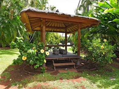 Lahaina Walk to Beach Two Bedroom Vacation Condo