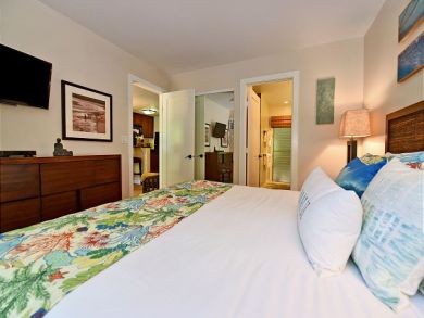 Lahaina Walk to Beach Two Bedroom Vacation Condo