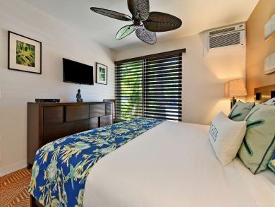 Lahaina Walk to Beach Two Bedroom Vacation Condo