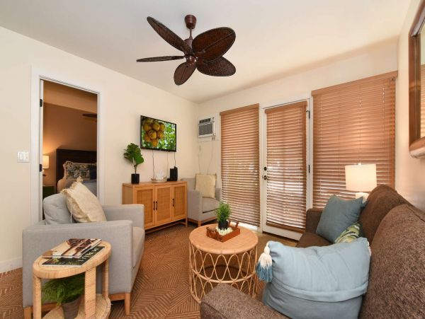 Lahaina Vacation Condo Sleeps 6 Guests Short Walk to Beach