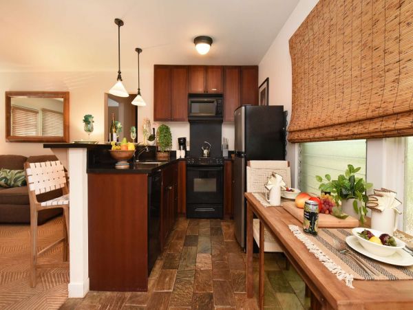 Lahaina Vacation Condo Sleeps 6 Guests Short Walk to Beach