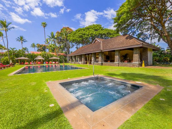 Lahaina Vacation Condo Sleeps 6 Guests Short Walk to Beach