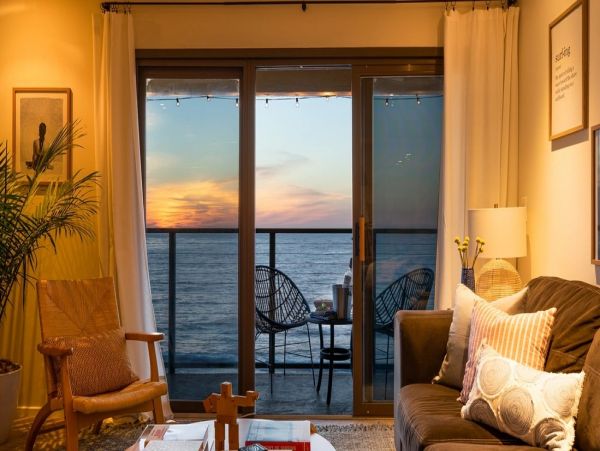 Luxury La Jolla Vacation Condo Sleeps 6 Guests Walk to Beach