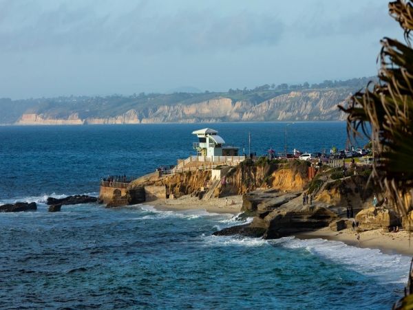 Luxury La Jolla Vacation Condo Sleeps 6 Guests Walk to Beach
