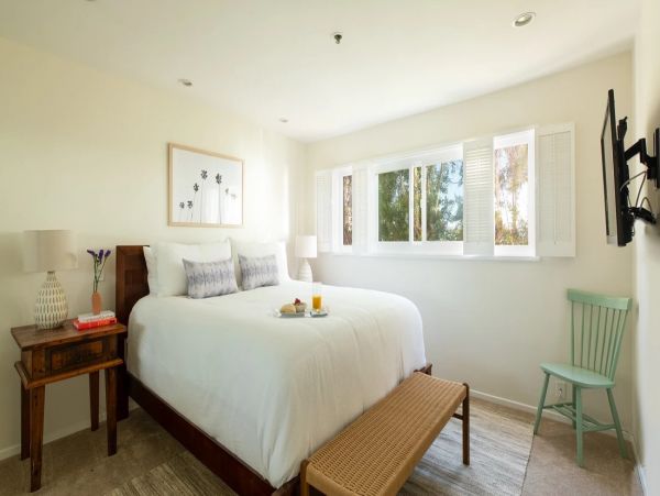Luxury La Jolla Vacation Condo Sleeps 6 Guests Walk to Beach