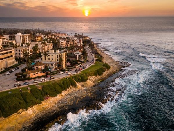 Luxury La Jolla Vacation Condo Sleeps 6 Guests Walk to Beach - additional view, photo 2