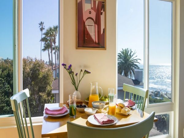 Luxury La Jolla Vacation Condo Sleeps 6 Guests Walk to Beach
