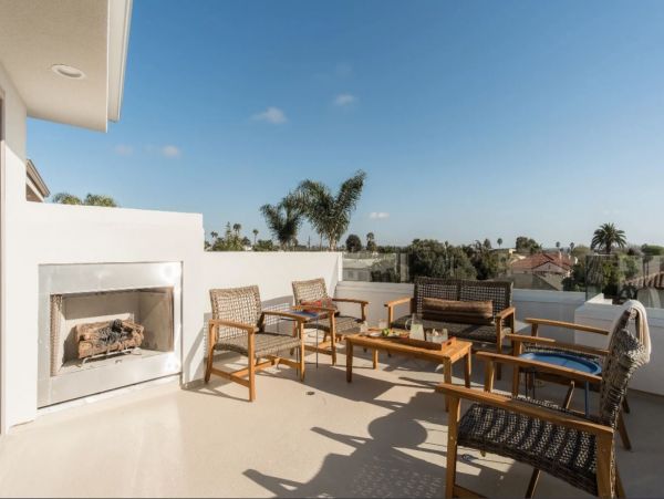 Four Bedrooms Plus Den Vacation Home in Pacific Beach