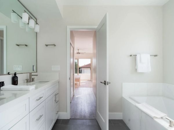 Four Bedrooms Plus Den Vacation Home in Pacific Beach