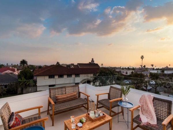 Four Bedrooms Plus Den Vacation Home in Pacific Beach