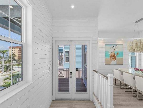 Luxury Canal-Front Home with Heated Pool & Beach Access - Perfect Getaway in Fort Myers