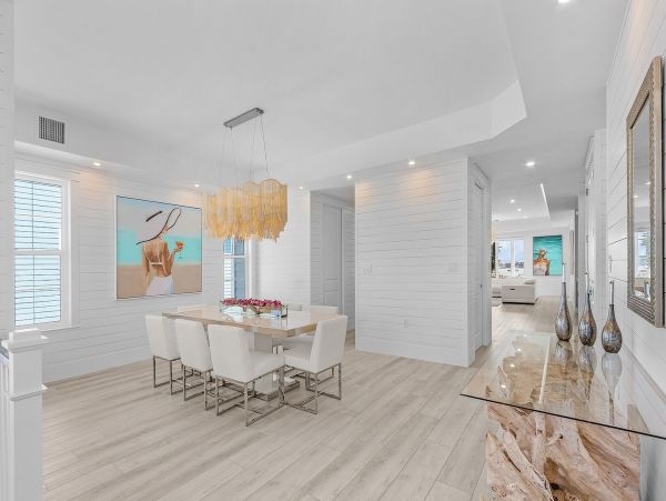 Luxury Canal-Front Home with Heated Pool & Beach Access - Perfect Getaway in Fort Myers