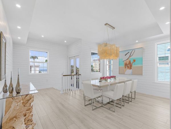 Luxury Canal-Front Home with Heated Pool & Beach Access - Perfect Getaway in Fort Myers