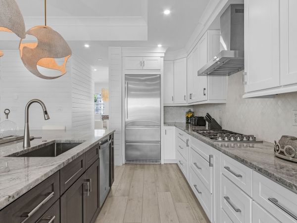 Luxury Canal-Front Home with Heated Pool & Beach Access - Perfect Getaway in Fort Myers