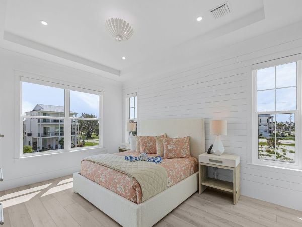 Luxury Canal-Front Home with Heated Pool & Beach Access - Perfect Getaway in Fort Myers