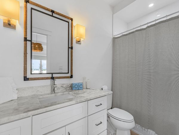 Luxury Canal-Front Home with Heated Pool & Beach Access - Perfect Getaway in Fort Myers