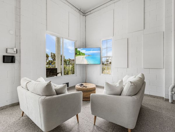Luxury Canal-Front Home with Heated Pool & Beach Access - Perfect Getaway in Fort Myers
