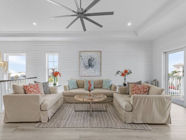 Luxury Canal-Front Home with Heated Pool & Beach Access - Perfect Getaway in Fort Myers