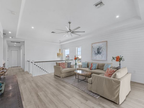 Luxury Canal-Front Home with Heated Pool & Beach Access - Perfect Getaway in Fort Myers