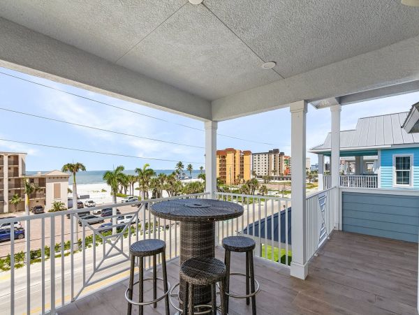 Luxury Canal-Front Home with Heated Pool & Beach Access - Perfect Getaway in Fort Myers