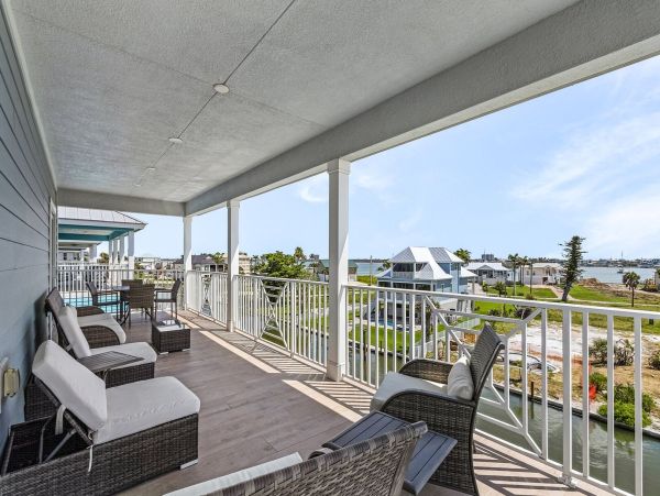 Luxury Canal-Front Home with Heated Pool & Beach Access - Perfect Getaway in Fort Myers