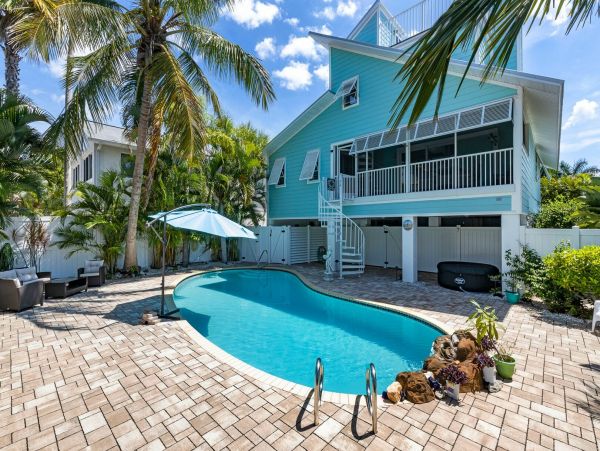 Siesta Key Luxury Vacation Pool Home Sleeps Six