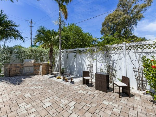 Siesta Key Luxury Vacation Pool Home Sleeps Six