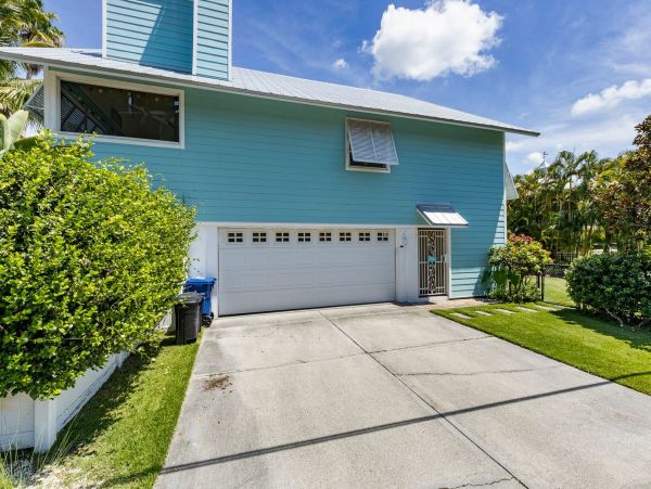 Siesta Key Luxury Vacation Pool Home Sleeps Six