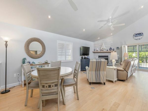 Siesta Key Luxury Vacation Pool Home Sleeps Six